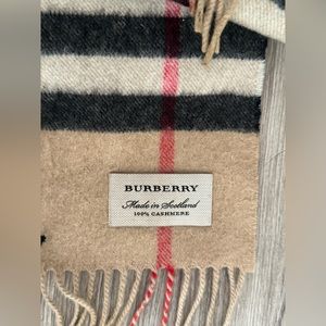 Burberry Checked Cashmere Scarf in Classic Burberry Plaid